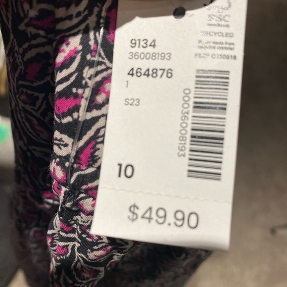 Reitmans NWT floral skirt. Just below the knee a-line skirt. Size large - Picture 3 of 4